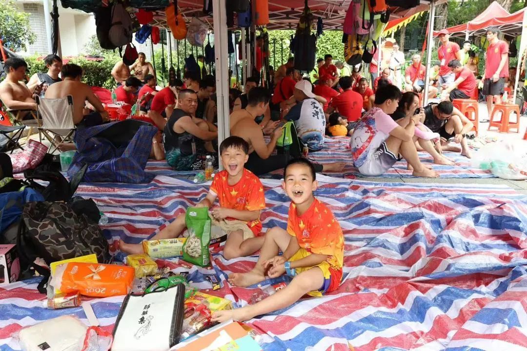 在广州,为何“房东”痴迷扒龙船? 在广州,为何“房东”痴迷扒龙船?