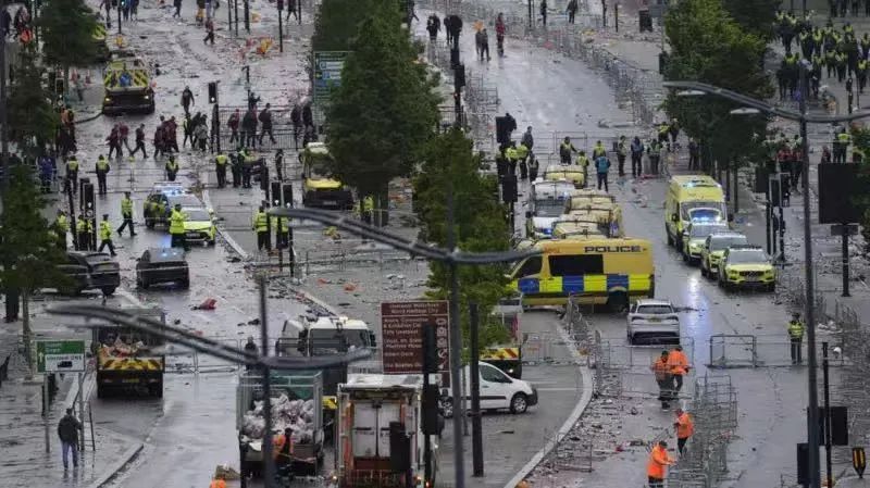 英国汽车冲撞球迷!首相:令人震惊 英国汽车冲撞球迷!首相:令人震惊