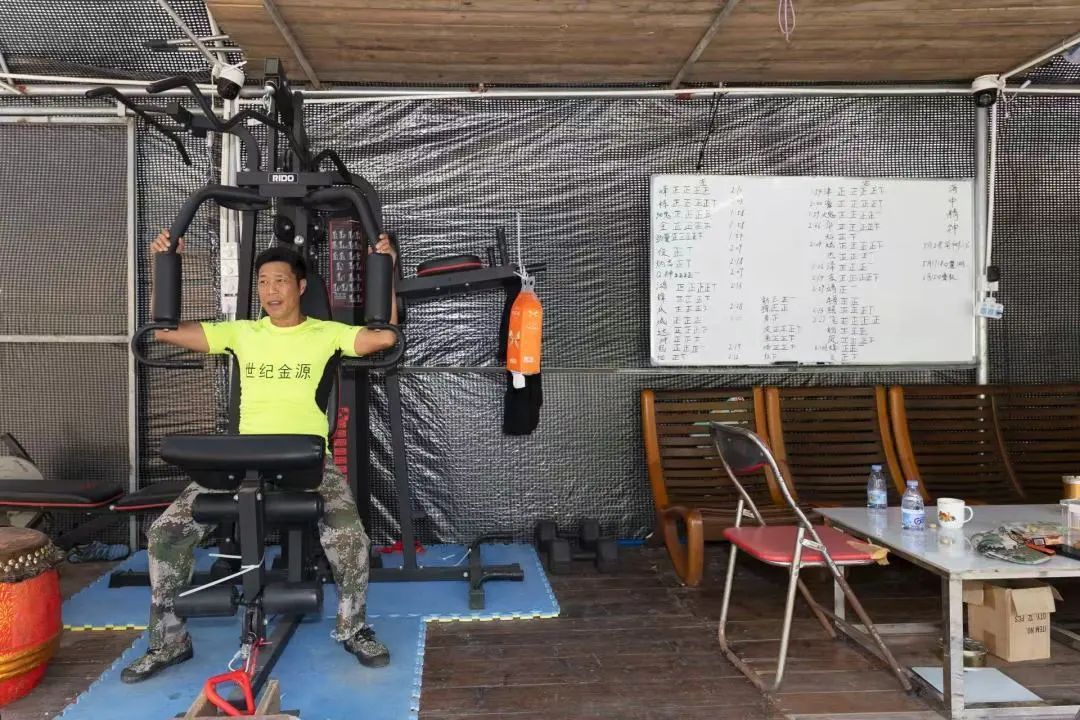 在广州,为何“房东”痴迷扒龙船? 在广州,为何“房东”痴迷扒龙船?