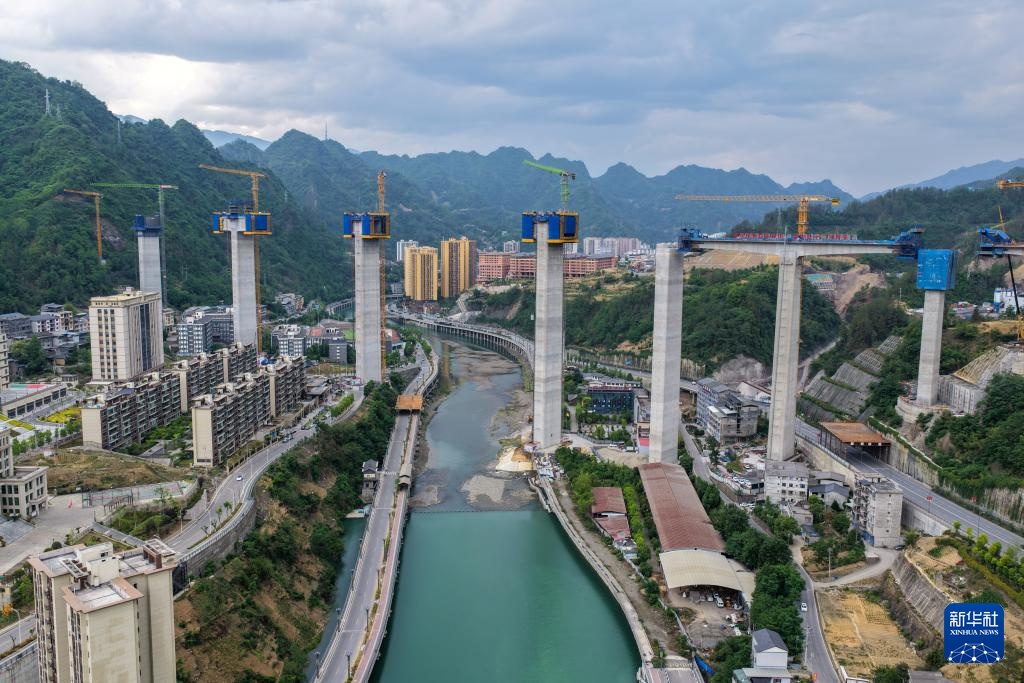 西渝高铁城口任河特大桥进入梁部施工阶段 西渝高铁城口任河特大桥进入梁部施工阶段