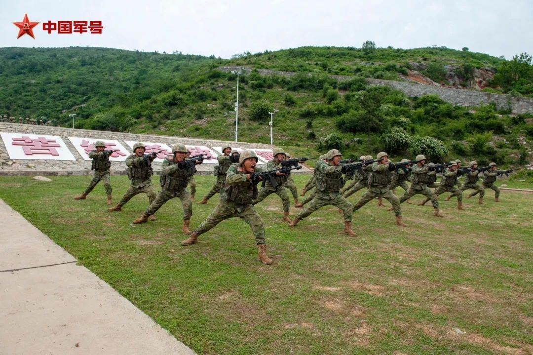 “当兵才知道自己的骨头硬不硬!”这组对比照,太震撼了→ “当兵才知道自己的骨头硬不硬!”这组对比照,太震撼了→