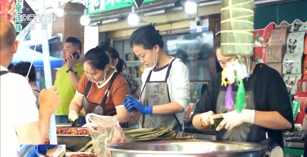 端午氛围感拉满!赛龙舟、粽子、香包都有了新花样 端午氛围感拉满!赛龙舟、粽子、香包都有了新花样