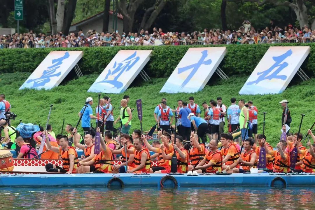 在广州,为何“房东”痴迷扒龙船? 在广州,为何“房东”痴迷扒龙船?