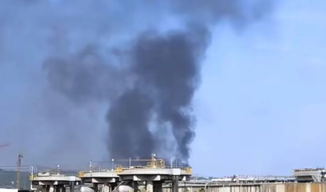 27岁男子纵火烧纺织厂,刑拘! 27岁男子纵火烧纺织厂,刑拘!