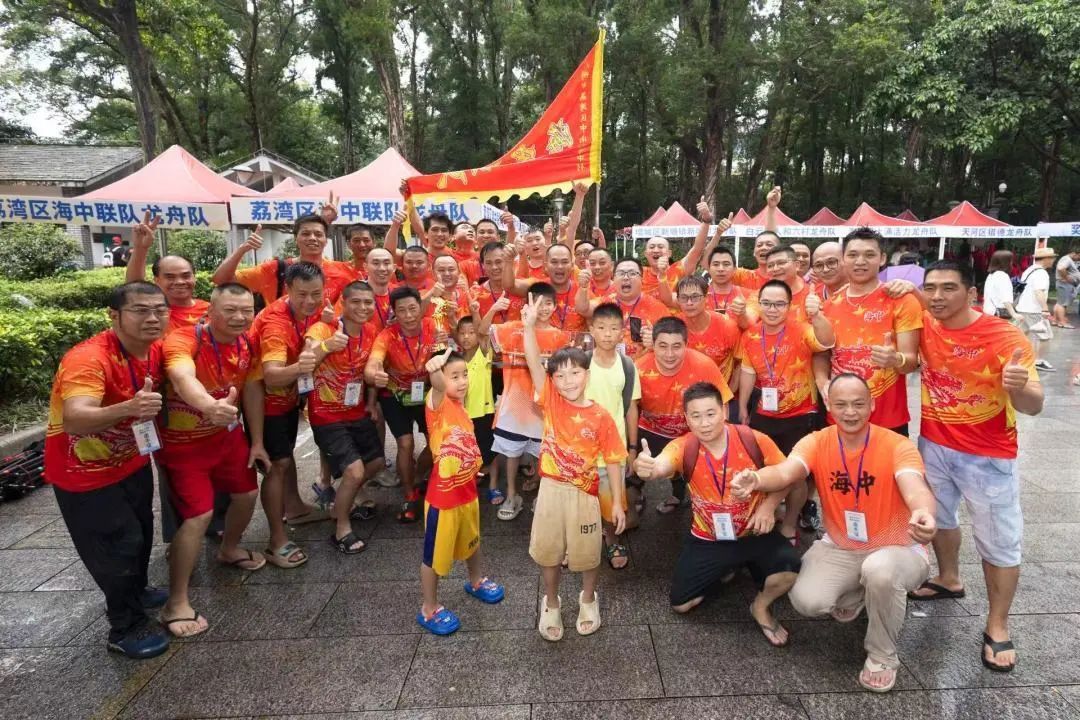 在广州,为何“房东”痴迷扒龙船? 在广州,为何“房东”痴迷扒龙船?