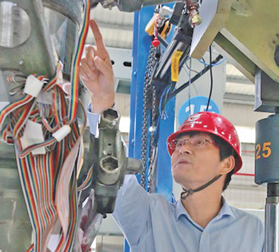 以“中国强度”托举大飞机翱翔长空（讲述·弘扬科学家精神）