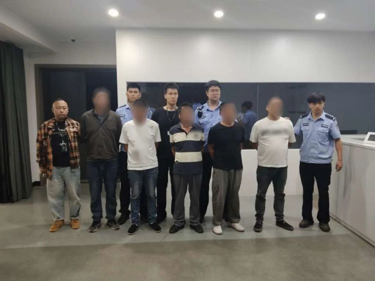 五人结伙盗窃萤石矿,刑拘! 五人结伙盗窃萤石矿,刑拘!