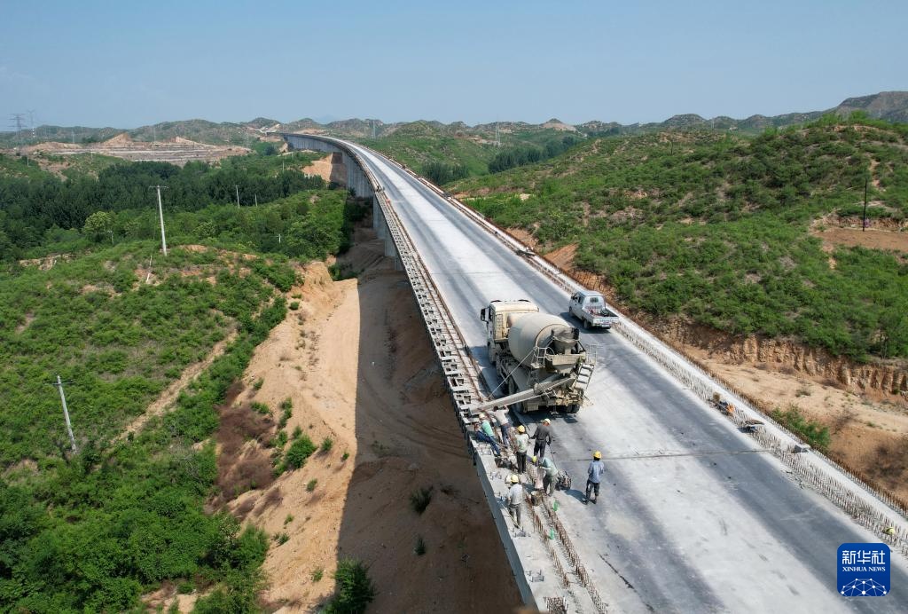 雄忻高铁河北段建设扎实推进