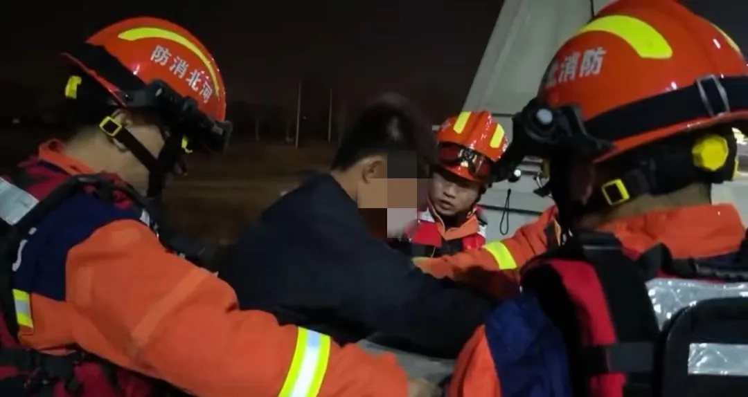 17岁学生跳桥坠江,官方披露行动轨迹 17岁学生跳桥坠江,官方披露行动轨迹