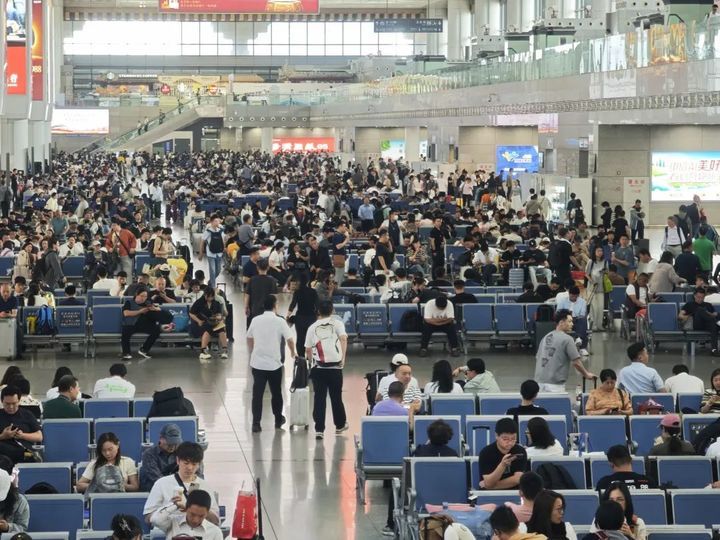 31日迎客流高峰!端午假期铁路南京站计划增开临客90.5对 31日迎客流高峰!端午假期铁路南京站计划增开临客90.5对