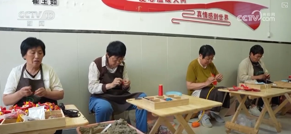 端午周边产品产销旺 传统节日新鲜创意撬动经济发展新“引擎”