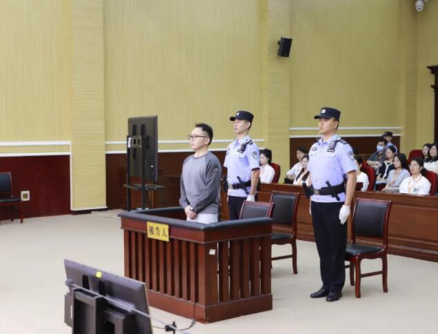 被控受贿超2亿、违规放贷63.9亿 光大信托原董事长闫桂军受审 被控受贿超2亿、违规放贷63.9亿 光大信托原董事长闫桂军受审