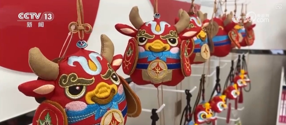 端午周边产品产销旺 传统节日新鲜创意撬动经济发展新“引擎”