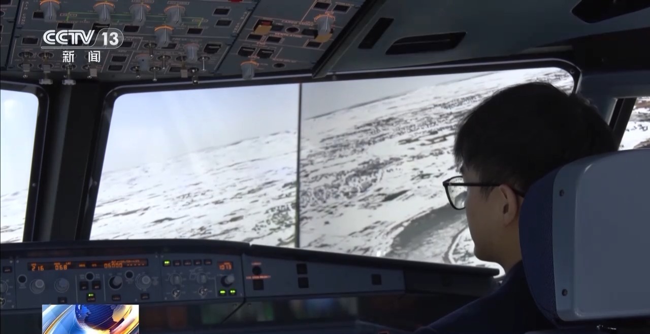 国产航空装备惊艳亮相!这个训练器让飞行体验触手可及 国产航空装备惊艳亮相!这个训练器让飞行体验触手可及