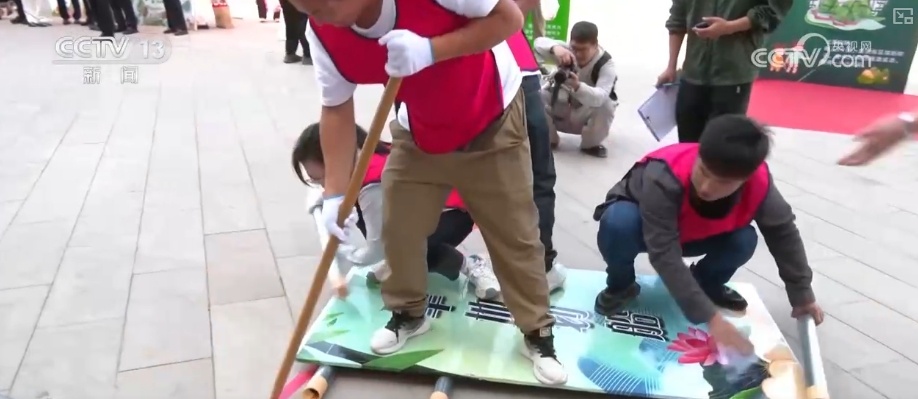 端午周边产品产销旺 传统节日新鲜创意撬动经济发展新“引擎”