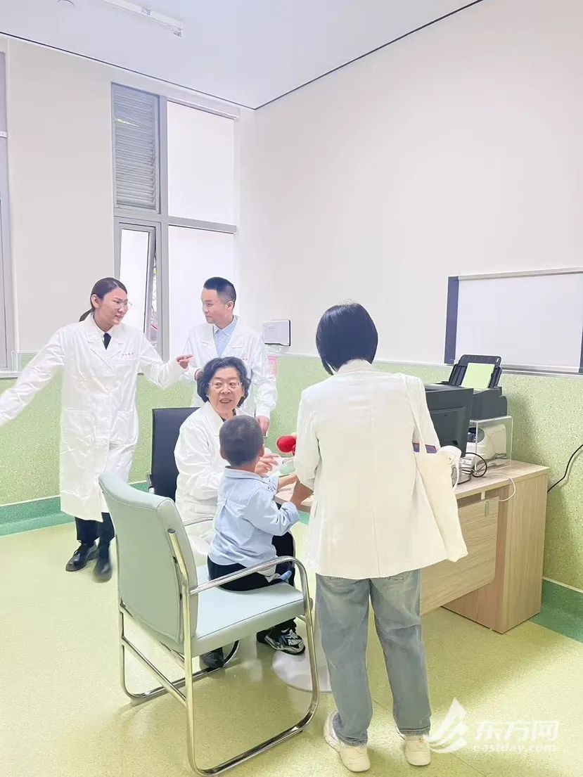 上海老牌医院儿科“回归”，首日人满为患！家长：以前看病跑很远，现在骑车5分钟