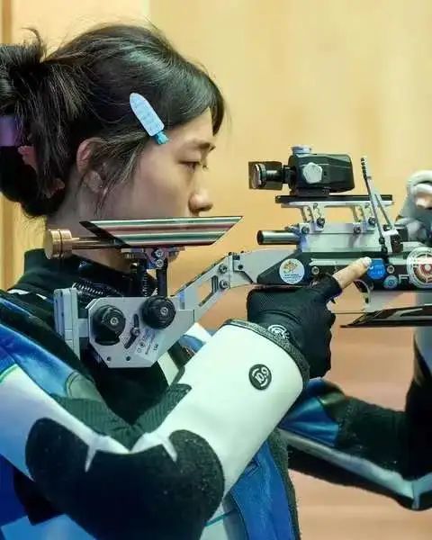 黄雨婷又拿冠军了!还有了新搭档→ 黄雨婷又拿冠军了!还有了新搭档→