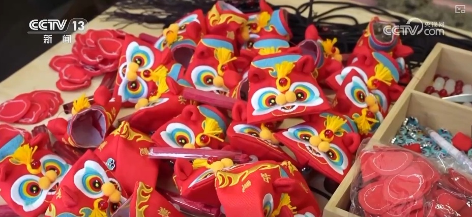 端午周边产品产销旺 传统节日新鲜创意撬动经济发展新“引擎”