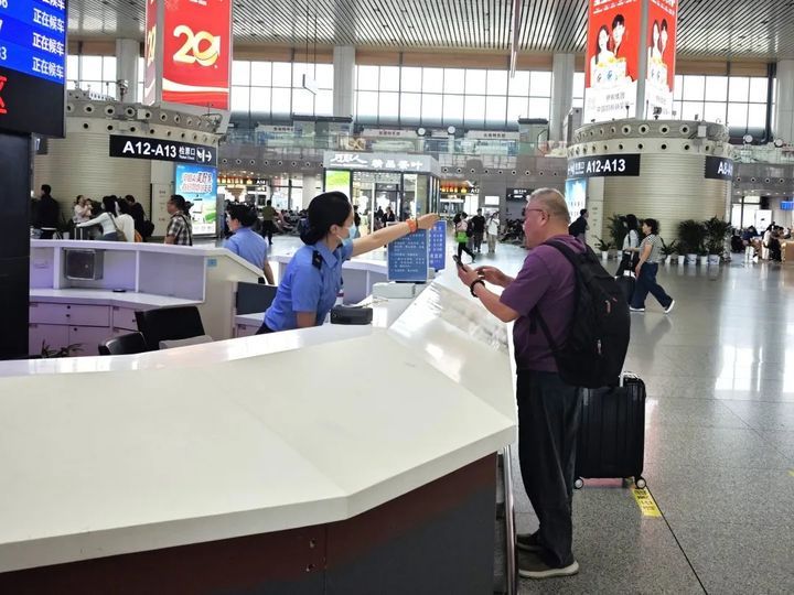 31日迎客流高峰!端午假期铁路南京站计划增开临客90.5对 31日迎客流高峰!端午假期铁路南京站计划增开临客90.5对