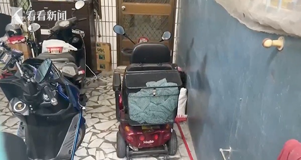 66岁母亲倒卧厕所6天后死亡,同居儿子疑“见死不救”,网友炸锅→ 66岁母亲倒卧厕所6天后死亡,同居儿子疑“见死不救”,网友炸锅→