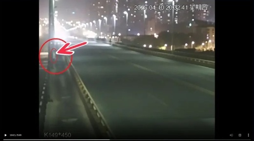 17岁学生跳桥坠江,官方披露行动轨迹 17岁学生跳桥坠江,官方披露行动轨迹