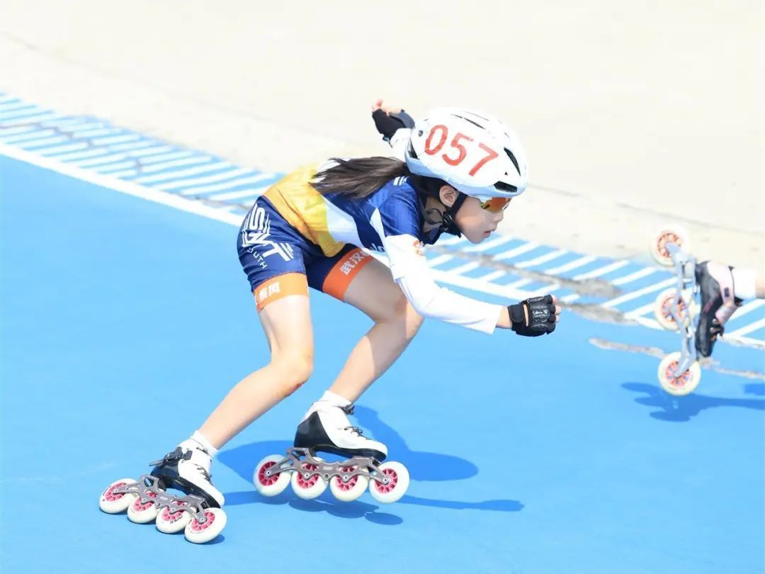 太燃了!7岁女孩逆风翻盘拿下第一 太燃了!7岁女孩逆风翻盘拿下第一