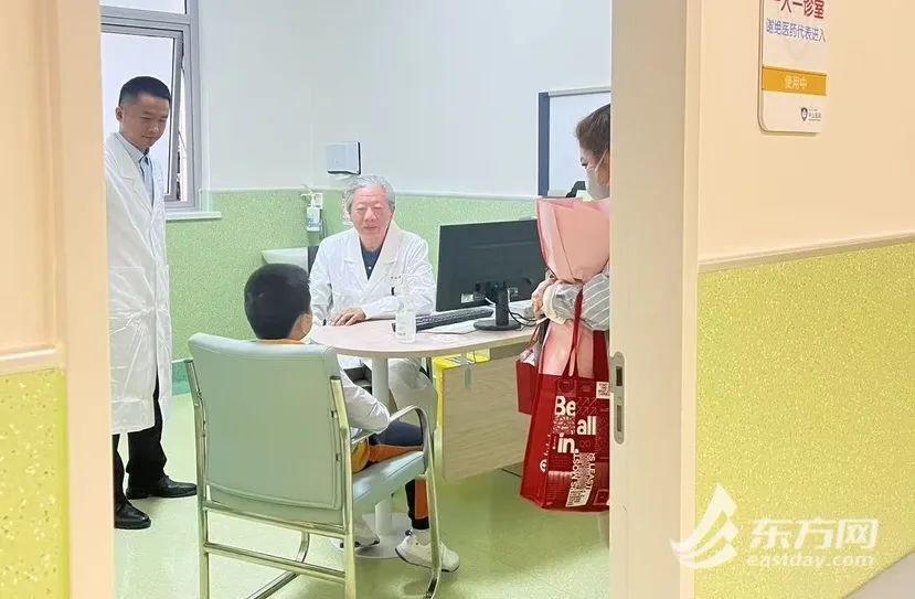 上海老牌医院儿科“回归”，首日人满为患！家长：以前看病跑很远，现在骑车5分钟