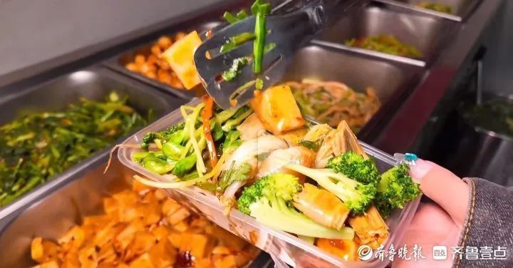 5元自助快餐店被吐槽贵!网友玩梗打抱不平 5元自助快餐店被吐槽贵!网友玩梗打抱不平