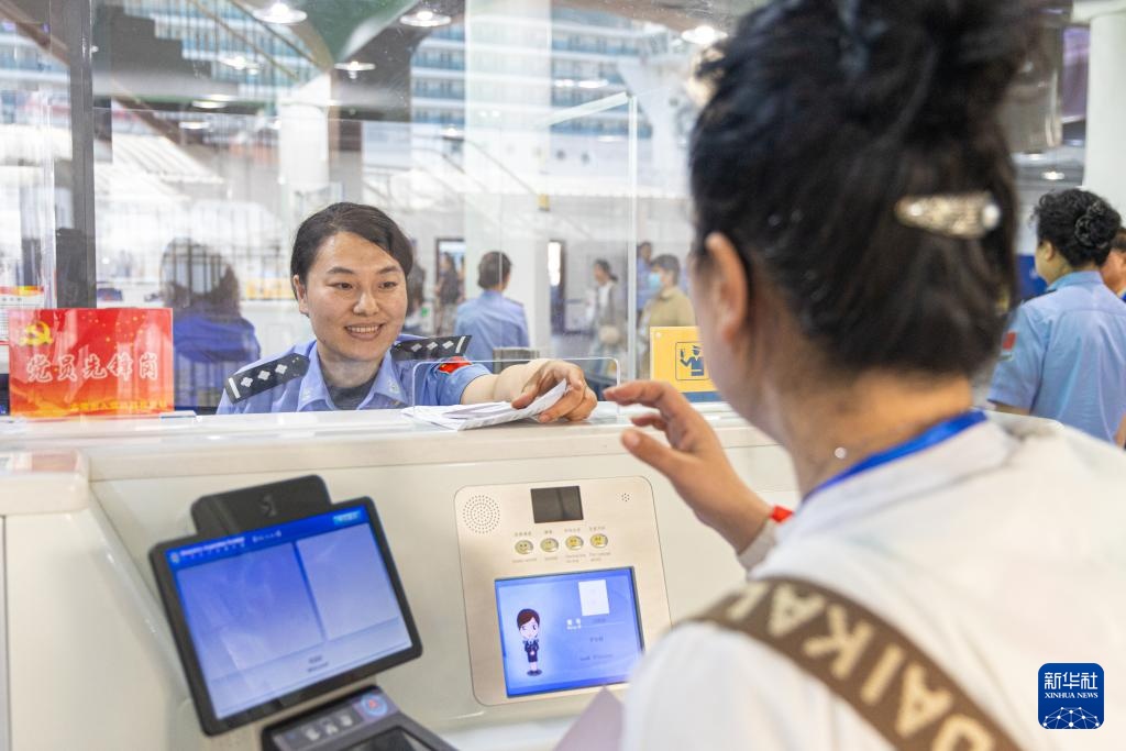 大连港时隔五年再次迎来国际邮轮始发 大连港时隔五年再次迎来国际邮轮始发