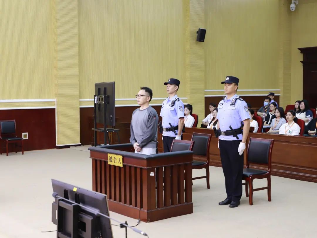 涉三罪！光大信托原董事长闫桂军受审