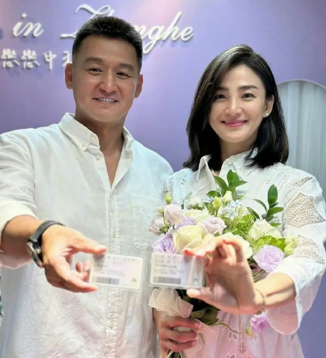 47岁演员洪小铃产后首次露面，谈父亲因流感去世泪崩：送急救第二天就走了