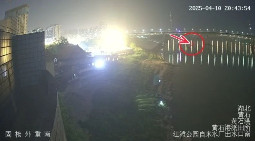 17岁学生跳桥坠江,官方披露行动轨迹 17岁学生跳桥坠江,官方披露行动轨迹