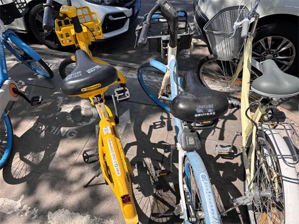清理超276万张！北京多方共治共享单车“牛皮癣”