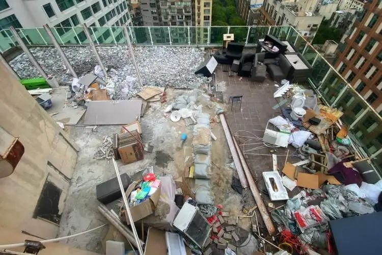 打开16楼电梯门直接傻眼!上海这个文艺感爆棚的市集上空竟藏着这么多……垃圾 打开16楼电梯门直接傻眼!上海这个文艺感爆棚的市集上空竟藏着这么多……垃圾