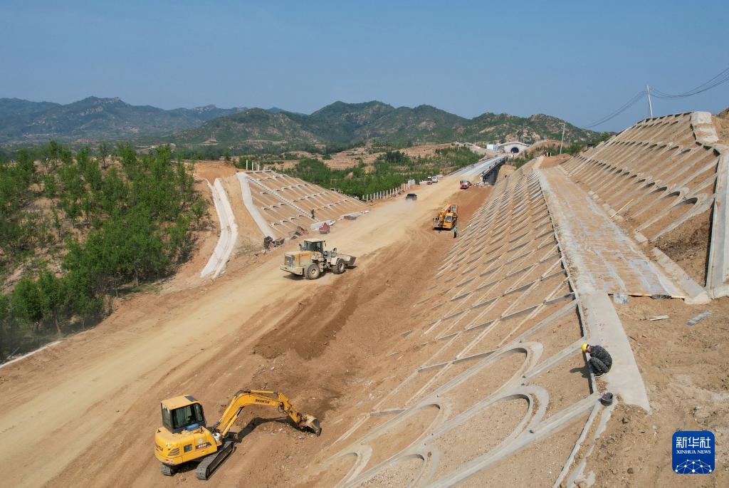 雄忻高铁河北段建设扎实推进