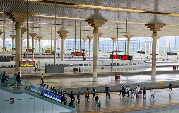 31日迎客流高峰!端午假期铁路南京站计划增开临客90.5对 31日迎客流高峰!端午假期铁路南京站计划增开临客90.5对