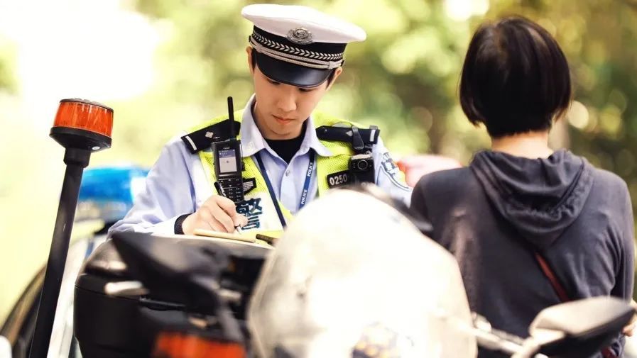 事关非机动车!上海警方再次强调:这些行为,或担事故全责 事关非机动车!上海警方再次强调:这些行为,或担事故全责