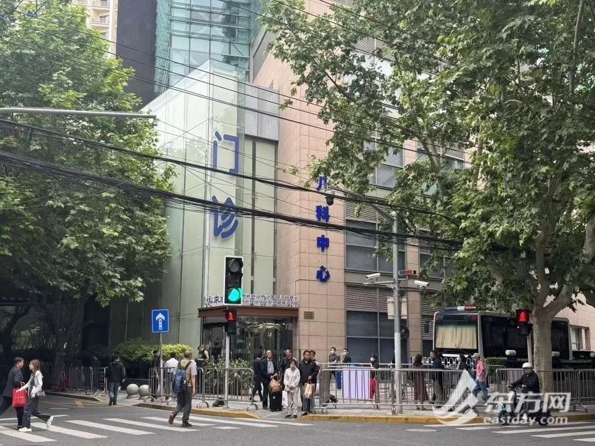 上海老牌医院儿科“回归”，首日人满为患！家长：以前看病跑很远，现在骑车5分钟