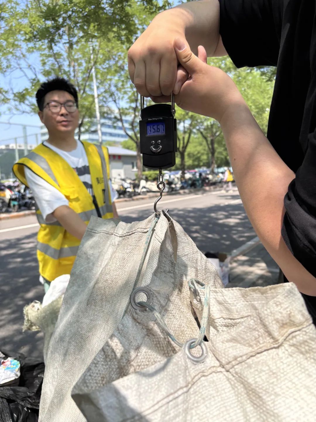 清理超276万张！北京多方共治共享单车“牛皮癣”