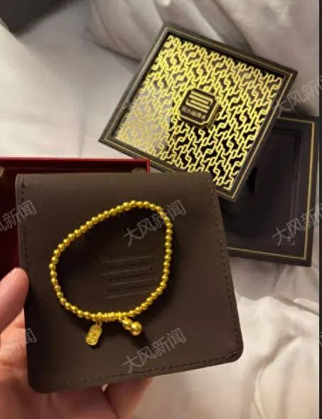 托运箱子完好，里边装的金手链不翼而飞？