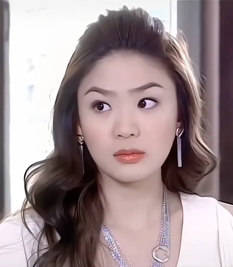 47岁女演员洪小铃产后首次露面!透露父亲因流感去世 47岁女演员洪小铃产后首次露面!透露父亲因流感去世