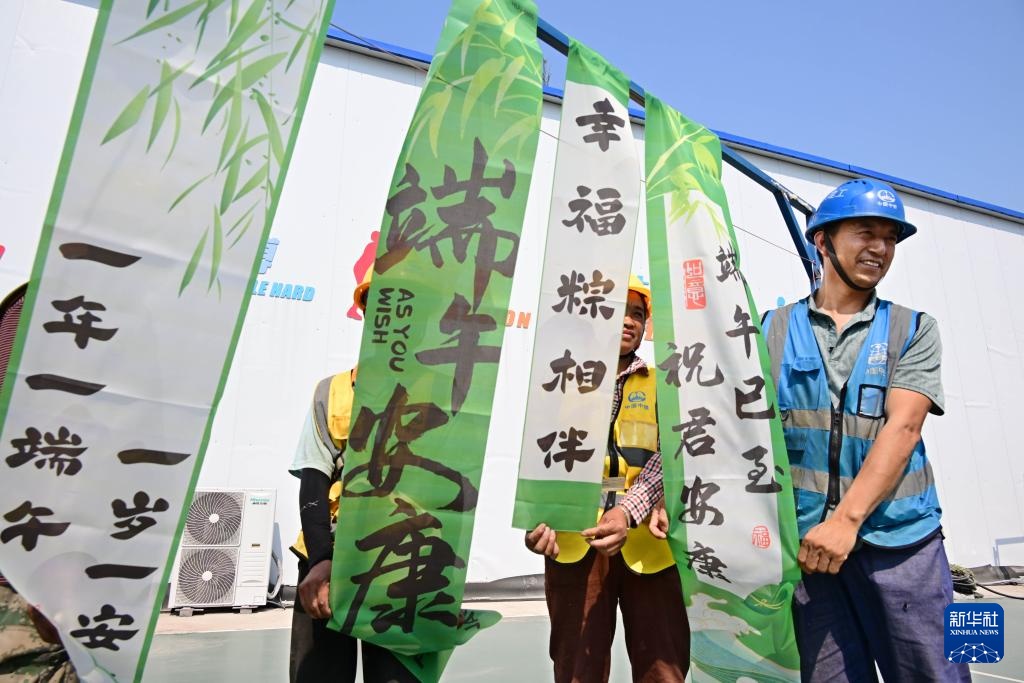 山东青岛:工地趣味游戏迎端午 山东青岛:工地趣味游戏迎端午