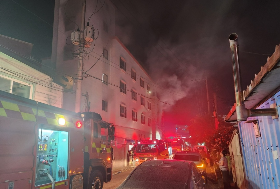 韩国一旅馆发生火灾，致1死17伤，可能还有住客没及时撤出