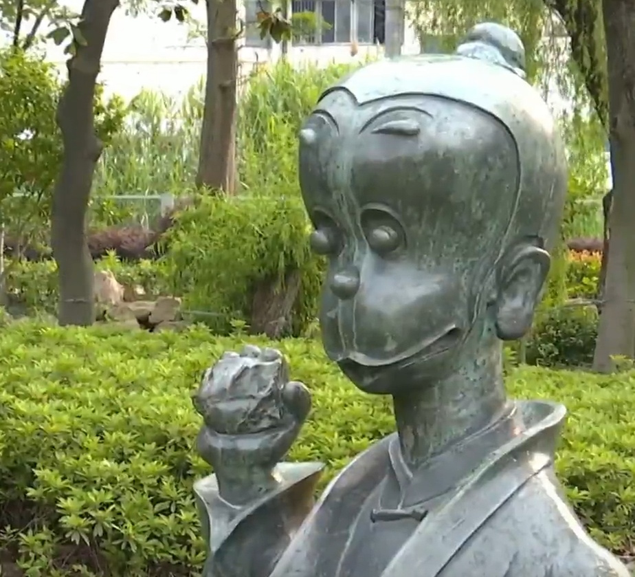 苏州一公园“司马光砸缸”雕塑被指像猴，官方回应