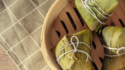 清晨就开始排队！一天卖出1万个！心急的老呼市人已提前出动！没人能空手走出这100米…