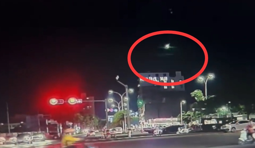 一声巨响,夜空都被照亮了!很多人都拍到,多部门最新回应 一声巨响,夜空都被照亮了!很多人都拍到,多部门最新回应