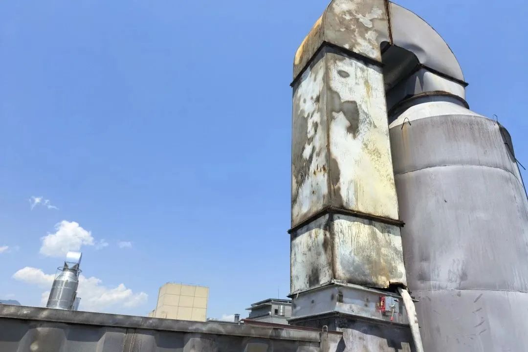 1个敢指使,2个敢盲从,3个都被拘! 1个敢指使,2个敢盲从,3个都被拘!