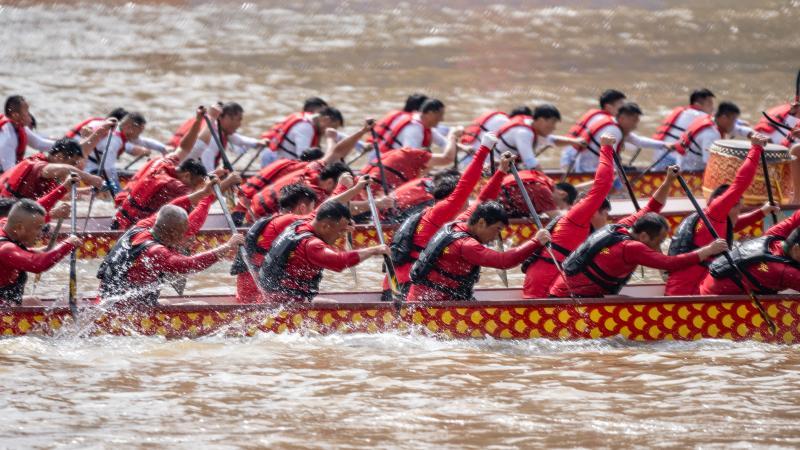 江西抚州:龙舟竞渡“嗨翻天” 临川文旅消费季“龙”重登场 江西抚州:龙舟竞渡“嗨翻天” 临川文旅消费季“龙”重登场
