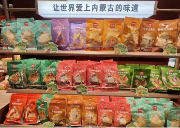 清晨就开始排队！一天卖出1万个！心急的老呼市人已提前出动！没人能空手走出这100米…