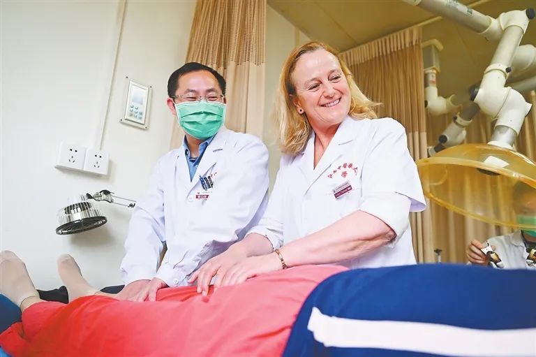 江西中医药“圈粉”外国友人,靠的是啥? 江西中医药“圈粉”外国友人,靠的是啥?